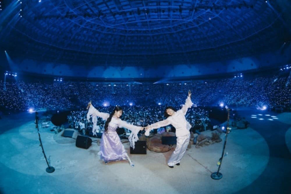 AKMU《Paradise of Rumors》巡演首爾站落幕 李秀賢坦言體力不及當年 預告12月前續赴五城開唱