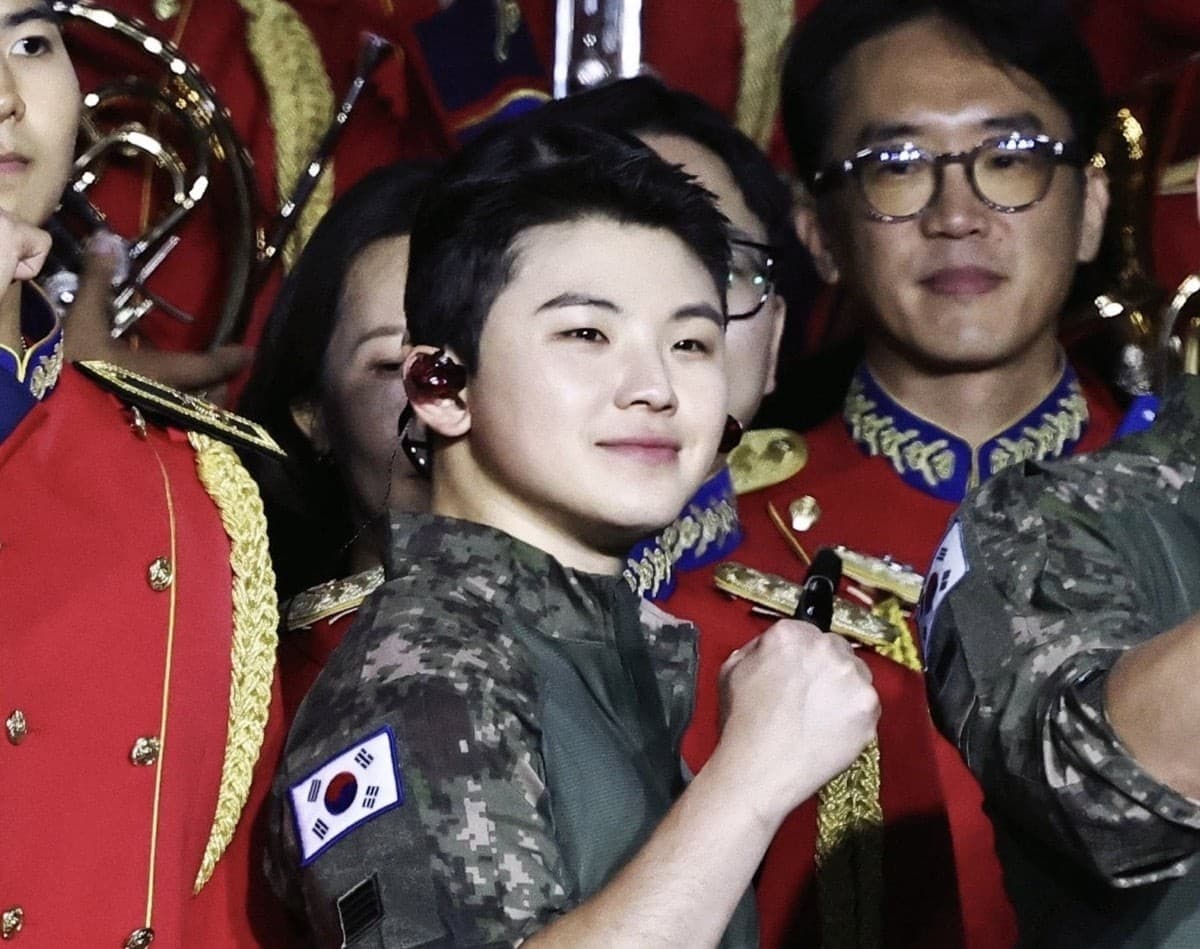 SEVENTEEN Woozi 以陸軍表演隊身分登春川 K-Military Festival 舞臺