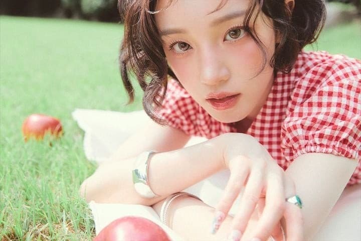i-dle雨琦推出第二張迷你專輯《27》 主打歌《Stay》訴說27歲青春故事